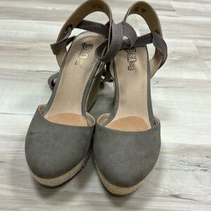 Brash healed espadrilles faux suede lace up strap size 8 excellent condition